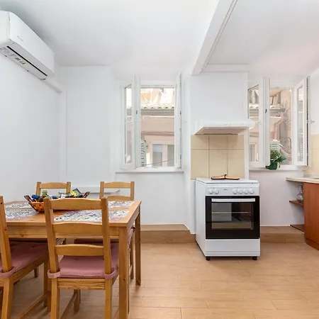 Accordi A Finestra Corfu (city)