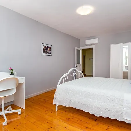 Accordi A Finestra * Corfu (city)